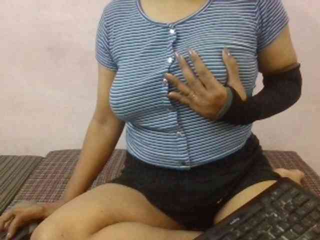 Anjali_dogra webcam