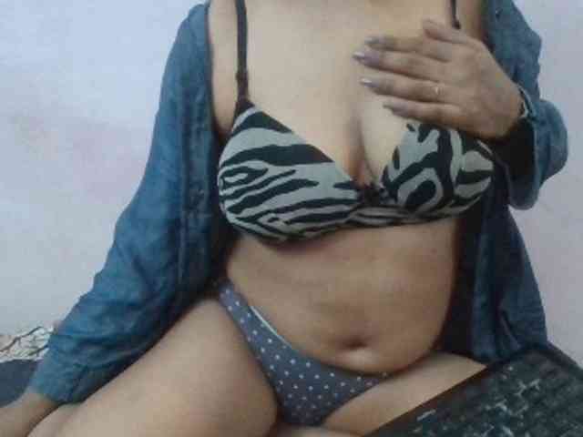 Anjali_dogra webcam