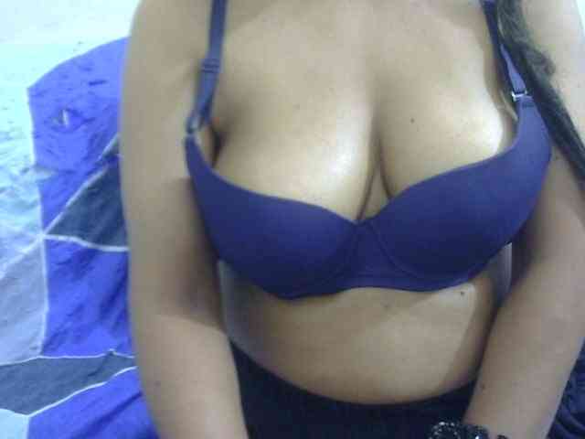 Anjali_dogra webcam