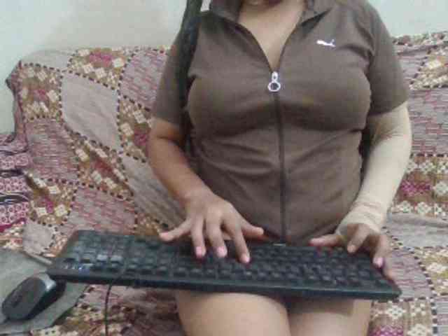Anjali_dogra webcam