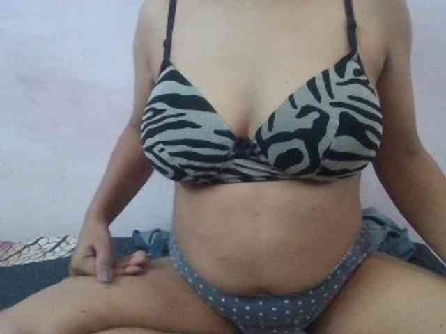 Anjali_dogra webcam