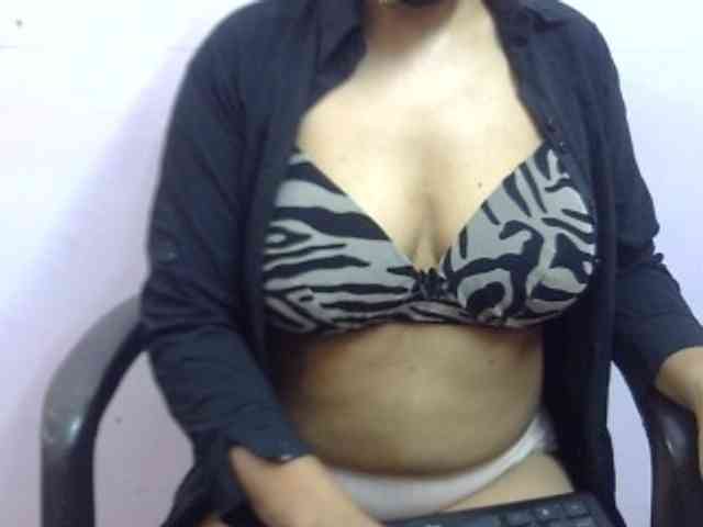 Anjali_dogra webcam
