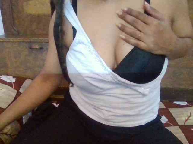 Anjali_dogra webcam