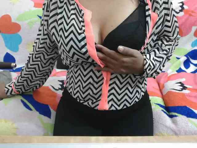 Anjali_dogra webcam