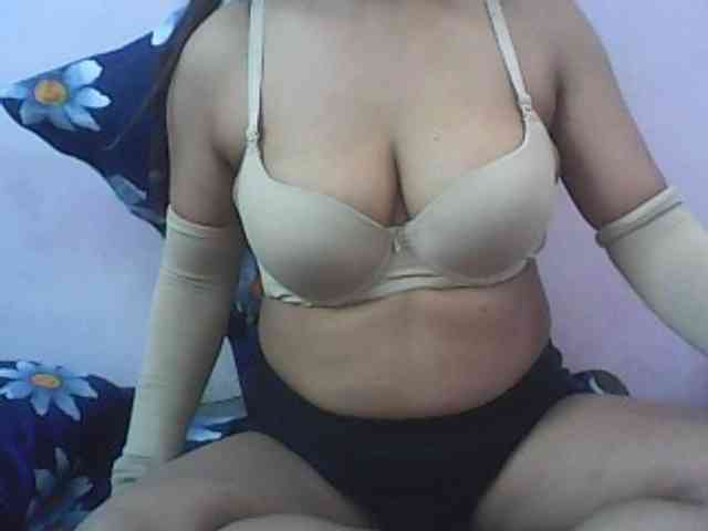 Anjali_dogra webcam