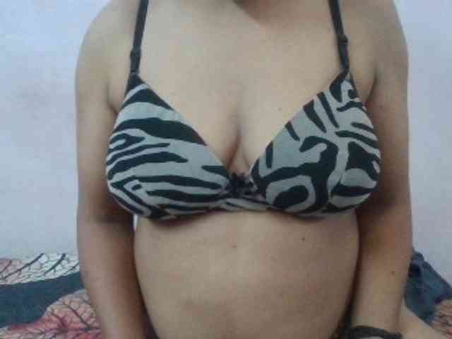 Anjali_dogra webcam