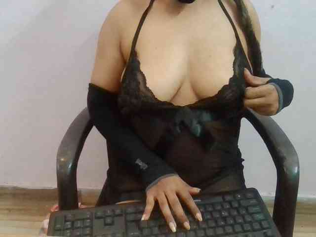 Anjali_dogra webcam