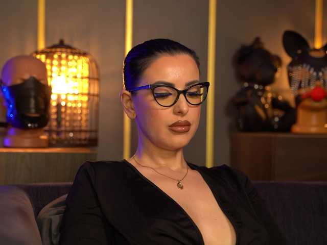 le modèle KellyKent est en webcam porno dans un show sur le site bongacams, il possède les tags suivants: White/Caucasian,Brunette,Shaved