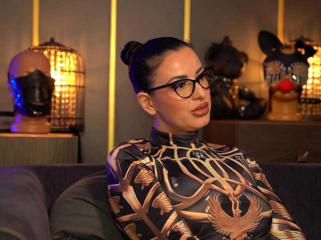 le modèle KellyKent est en webcam porno dans un show sur le site bongacams, il possède les tags suivants: White/Caucasian,Brunette,Shaved
