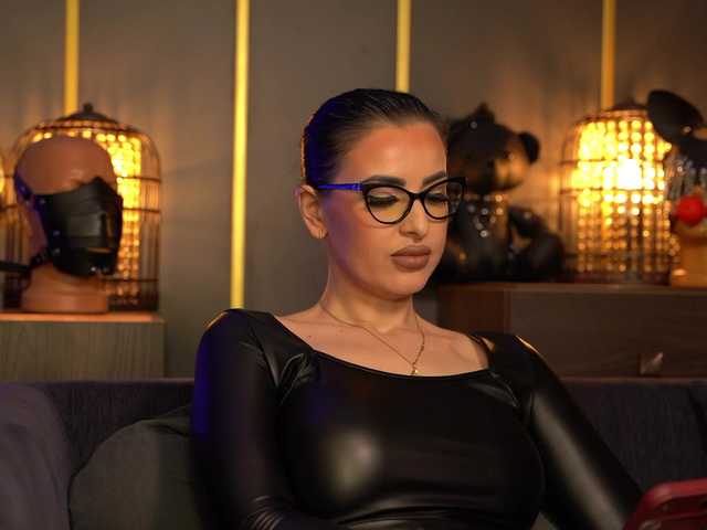 KellyKent's BongaCams show and profile