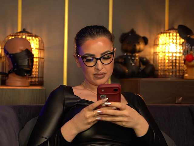 KellyKent's BongaCams show and profile