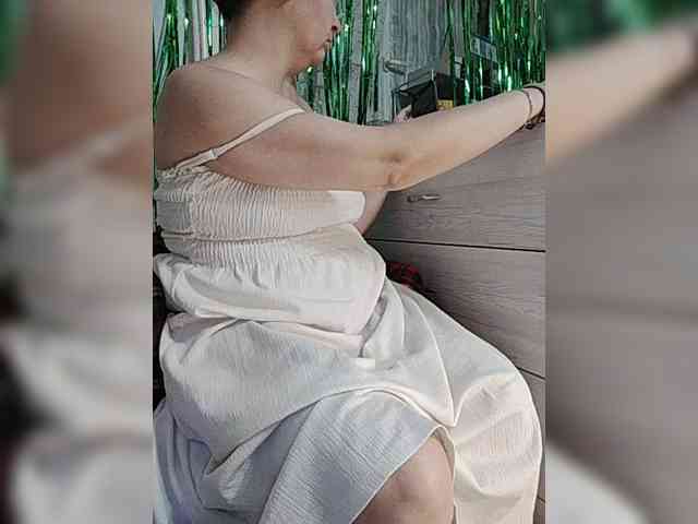 SilverAliana webcam