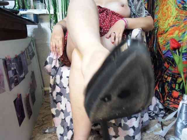 SilverAliana webcam