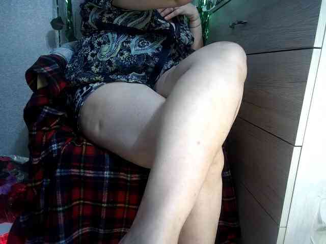 SilverAliana webcam