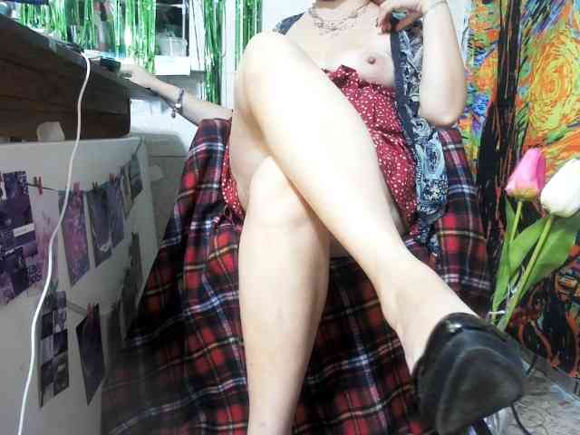 SilverAliana webcam