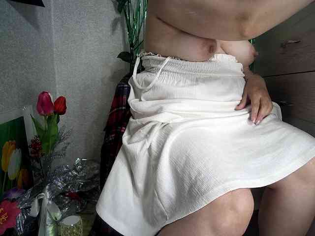SilverAliana webcam