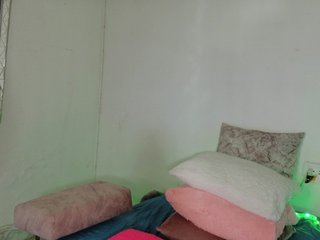 LINDA599's Live Webcam