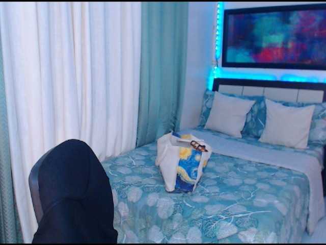 AmandaFoxx live webcam show
