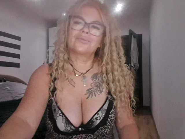 ArianeSexy live cam on BongaCams