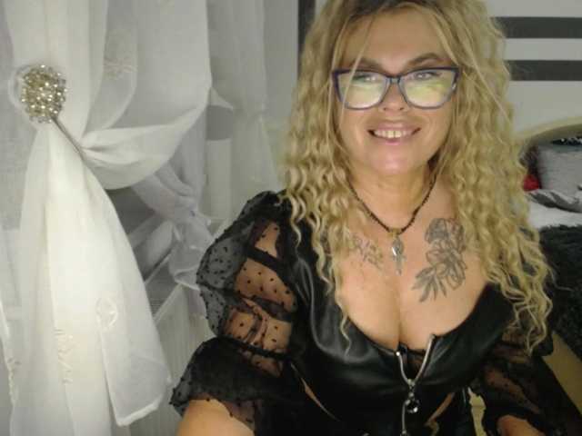 ArianeSexy live cam on BongaCams