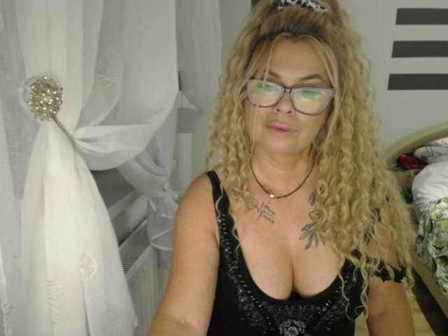 ArianeSexy live cam on BongaCams
