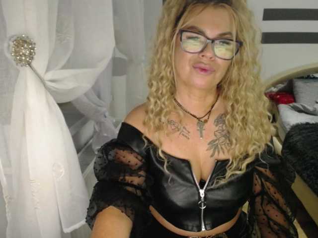 ArianeSexy live cam on BongaCams