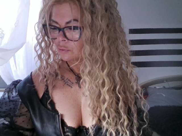 ArianeSexy live cam on BongaCams