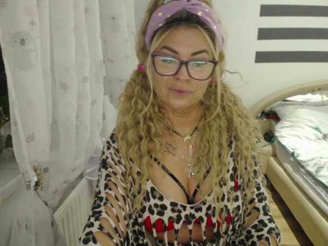 ArianeSexy live cam on BongaCams
