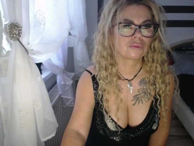 ArianeSexy live cam on BongaCams