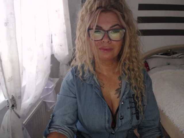 ArianeSexy live cam on BongaCams