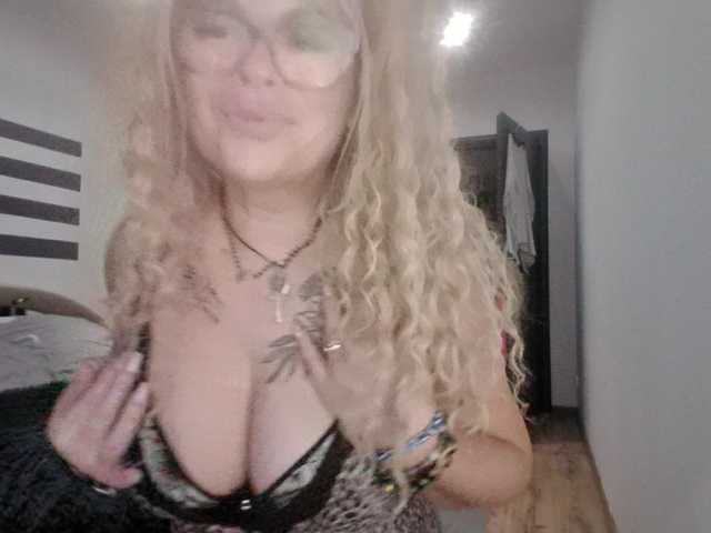 ArianeSexy live cam on BongaCams