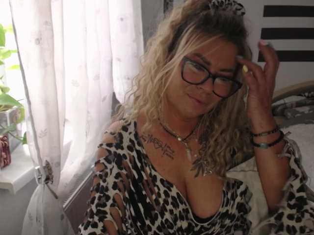 ArianeSexy live webcam show