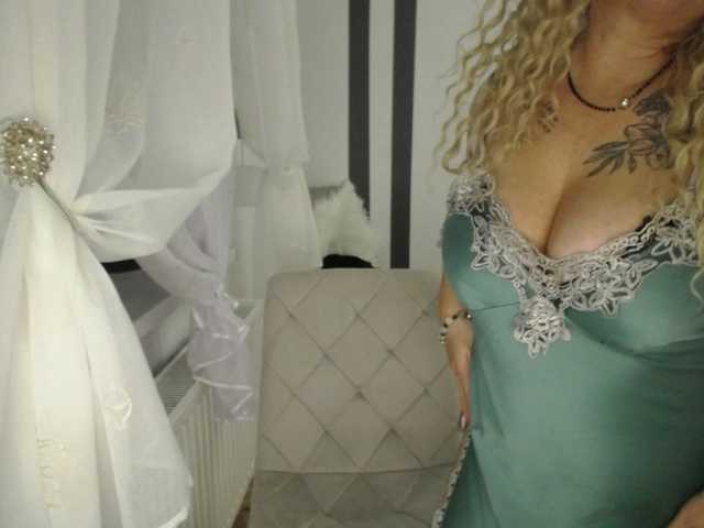 ArianeSexy live cam on BongaCams