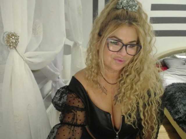 ArianeSexy live cam on BongaCams