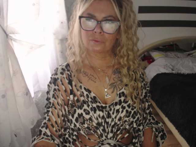 ArianeSexy live cam on BongaCams