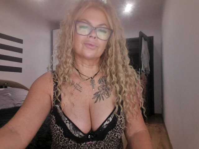 ArianeSexy live cam on BongaCams