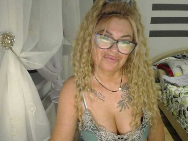 ArianeSexy live cam on BongaCams