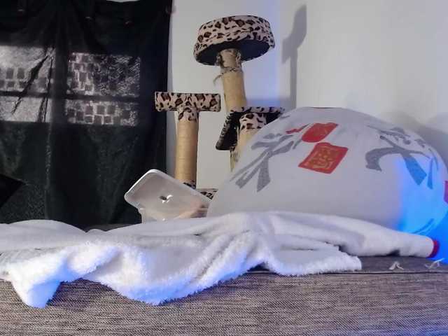 Lizhot2305 live cam on BongaCams