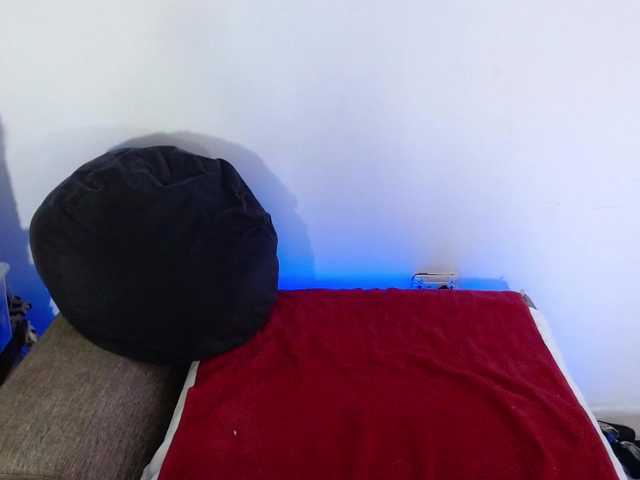 Lizhot2305 live webcam show