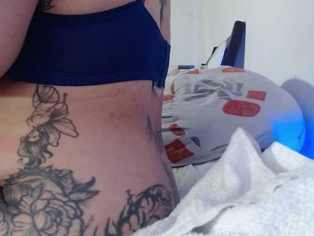Lizhot2305 live cam on BongaCams