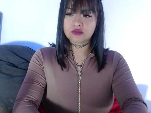 Lizhot2305 live cam on BongaCams