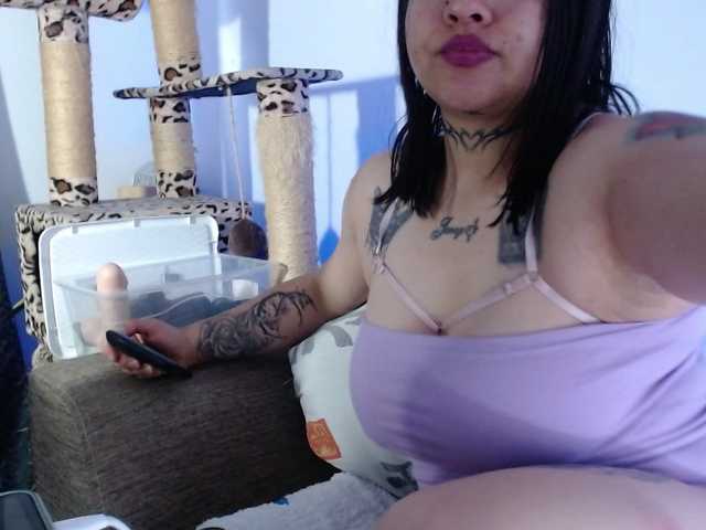 Lizhot2305 live cam on BongaCams