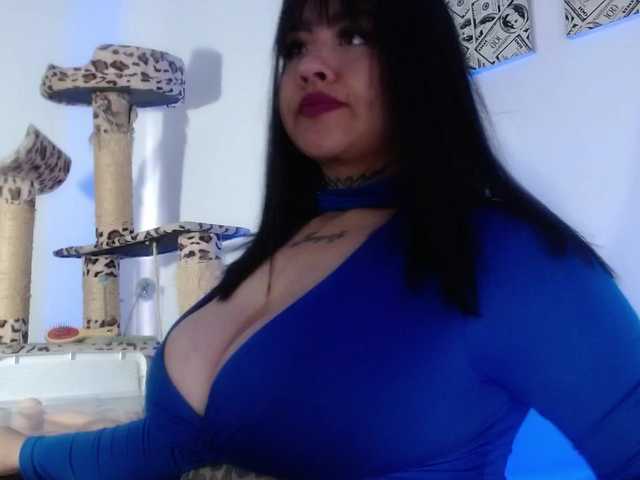 Lizhot2305 live cam on BongaCams