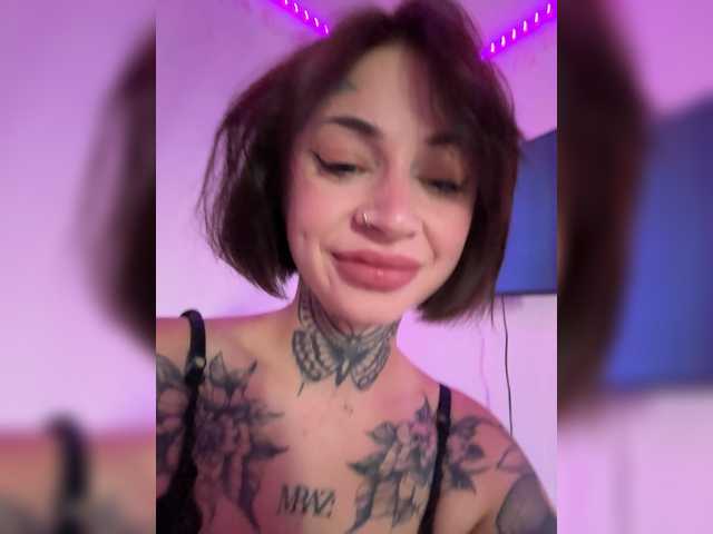 MalinaLaura, 18 y/o - Live Cam on BongaCams