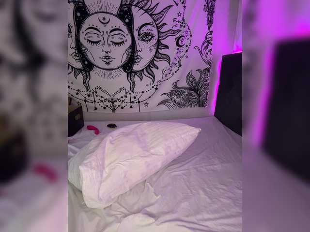 Villanelle's BongaCams show and profile