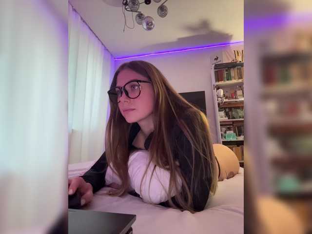 Villanelle live cam preview