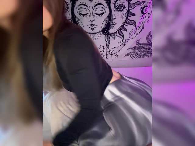 Villanelle live cam preview