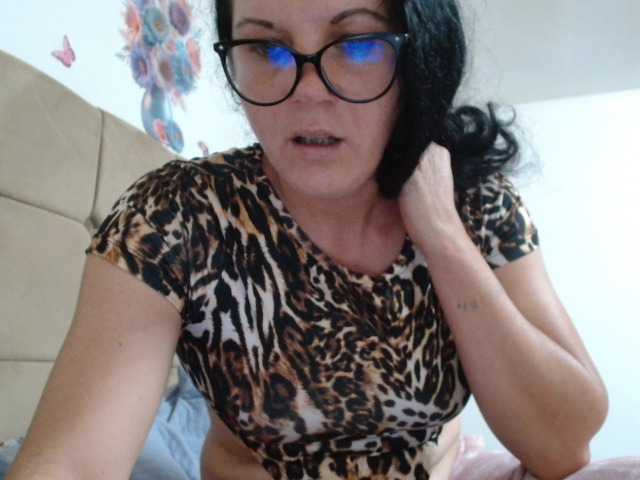 Candyemilly1 live cam on BongaCams