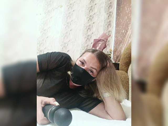Kimmmmis live webcam show