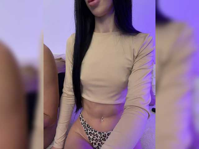 le modèle OhHoney est en webcam porno dans un show sur le site bongacams, il possède les tags suivants: White/Caucasian,Brunette,Shaved